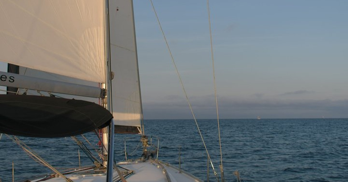 Tour en barco por Barcelona con bebidas y aperitivos