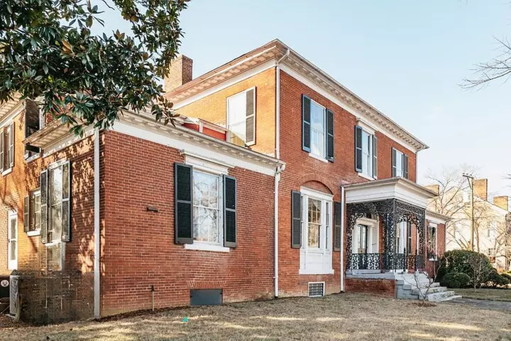 Ghosts of Fredericksburg, Virginia: A Self-Guided Walking Tour