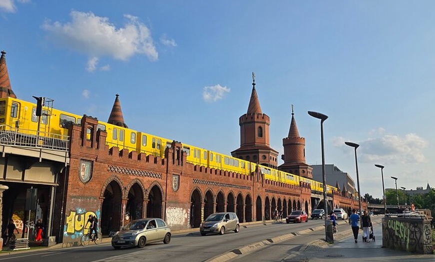 Image 4: Das echte Berlin - Street, Food und History - Tasty Bike Tour