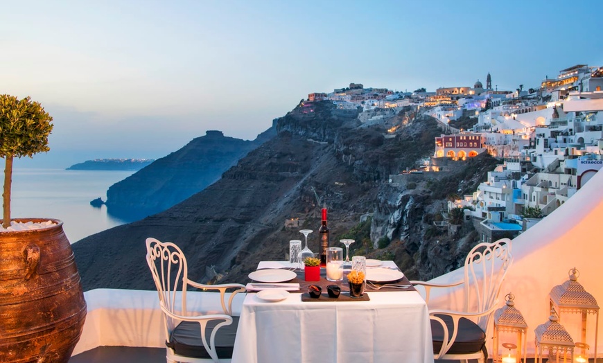 Image 15: ✈ SANTORIN | Fira - Athina Luxury Suites 5* - Vue panoramique