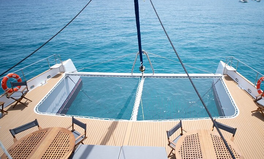 Image 5: Le Brunch sur un Catamaran Calanques de Marseille Vieux Port