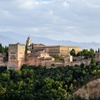 Image 1: Tour privado: Palacios de la Alhambra y Nazarí - Viaje en el Tiempo