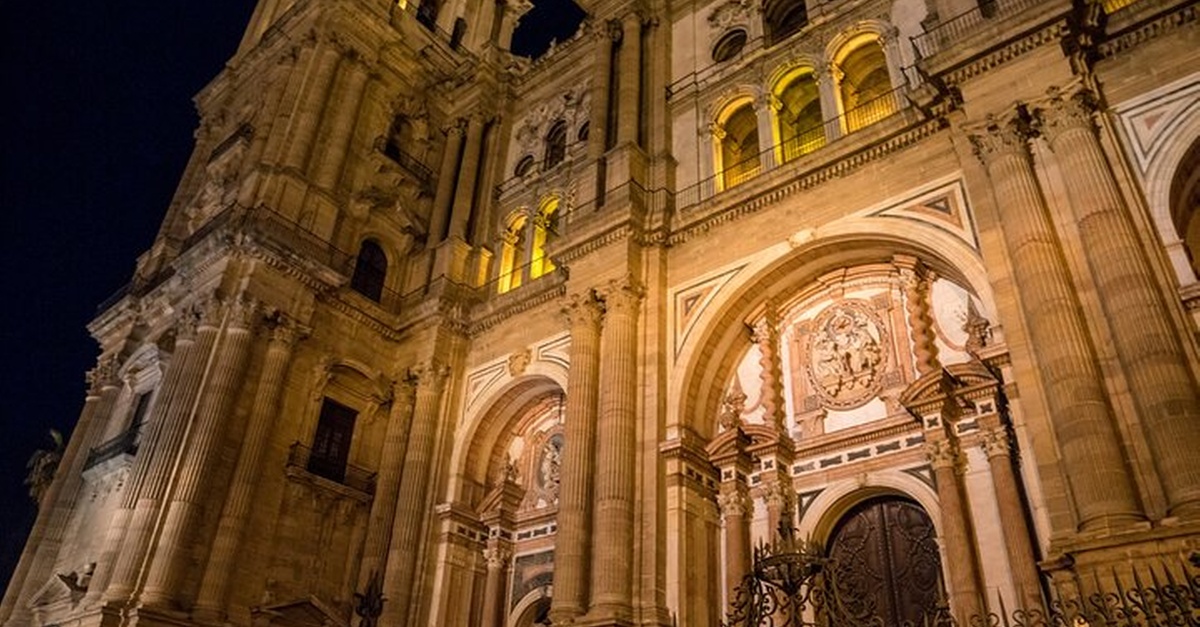 Tour privado nocturno personalizable por Málaga