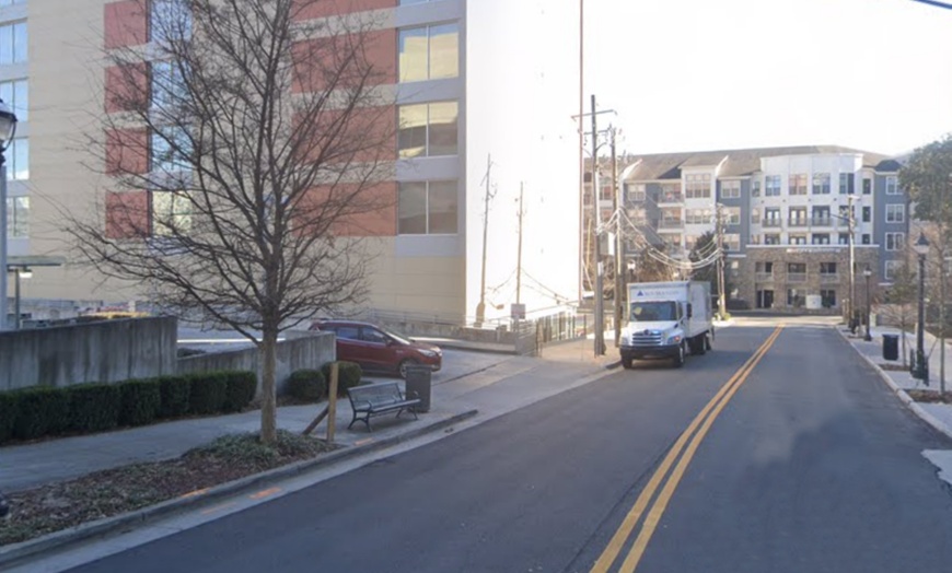 Image 3: Parking at 2061 Peachtree Rd. Garage