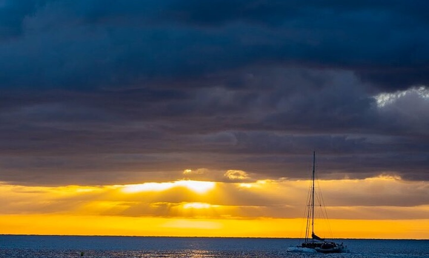 Image 12: Puesta de Sol desde LLoret de Mar con Dj y bebidas