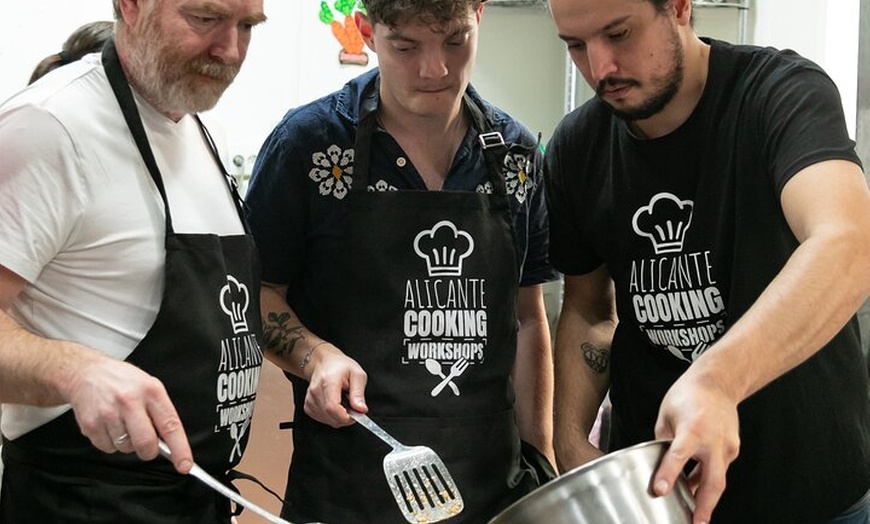 Image 13: Clase de Paella y Sangria con Tapas y Visita al Mercado