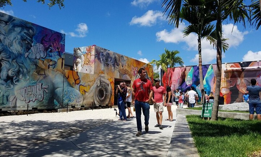 Image 9: Miami Explorer Combo City Tour And Star Island Cruise