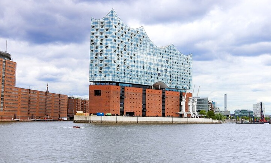 Image 4: Hamburg City Pass Premium Top Attraktionen Dungeon und St. Pauli