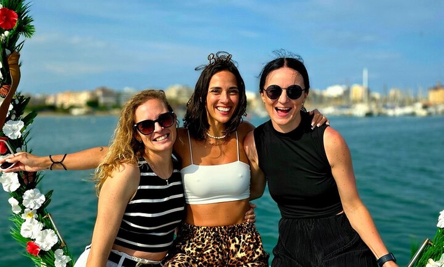 Image 14: Tour en barco por la fiesta del domingo pirata