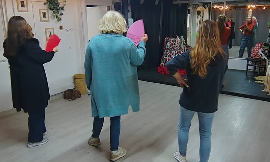 Image 20: Flamenco por un Día Tour guiado por Sevilla, taller y degustación