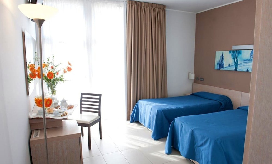 Image 3: ✈ SYCYLIA | Palermo - Villa D'Amato 3*