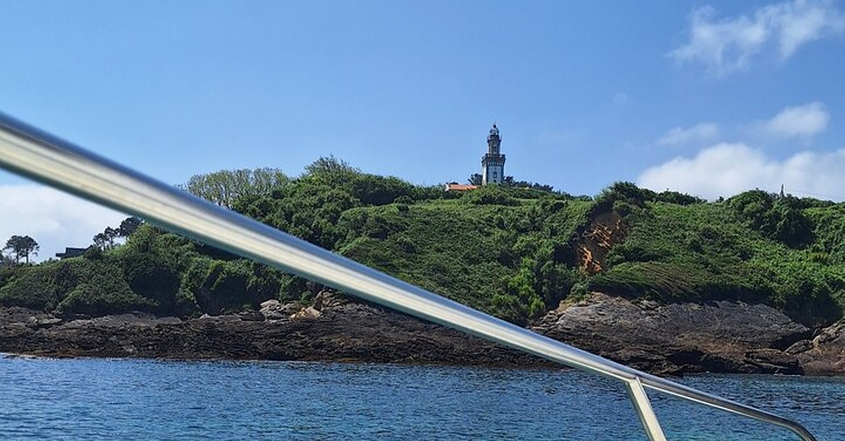 Paseo en barco con audioguía para descubrir Hondarribia desde el mar