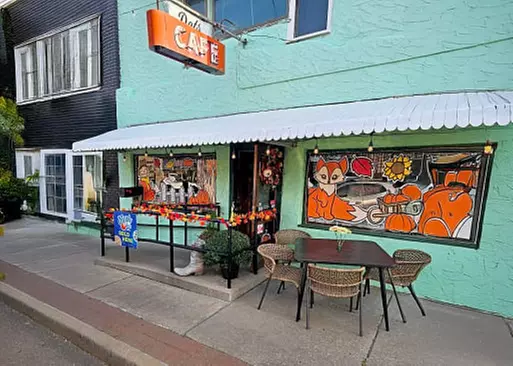 5% Cash Back at Dot's Cafe
