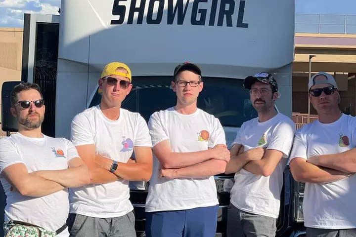 Private Airport Arrival Transportation in Luxury Party Bus (15 Pass...