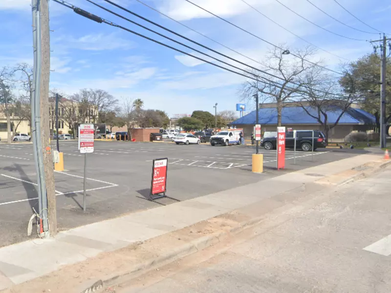 Parking at 604 Driskill St. Lot - P3048