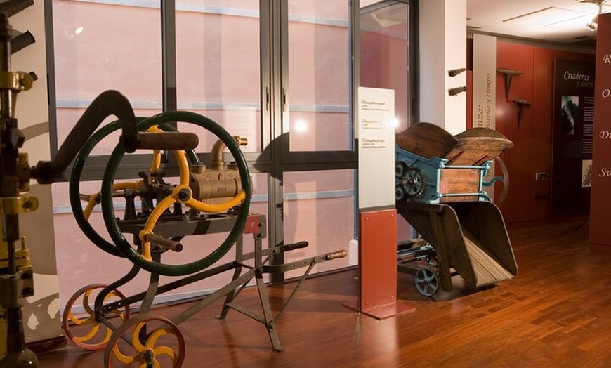 Image 5: Vista panorámica de Málaga con Museo del Vino desde la Costa Del Sol