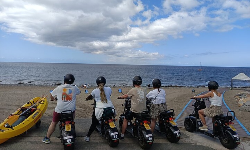 Image 4: Tour por la ciudad en e-scooter + Paseo en camello por las dunas de...