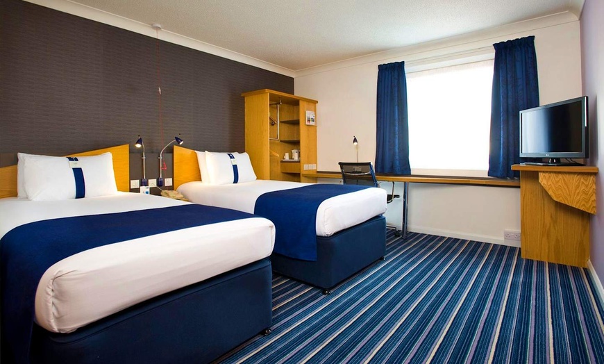 Image 3: ✈ WIELKA BRYTANIA | Londyn - Holiday Inn Express London - Wandswort...