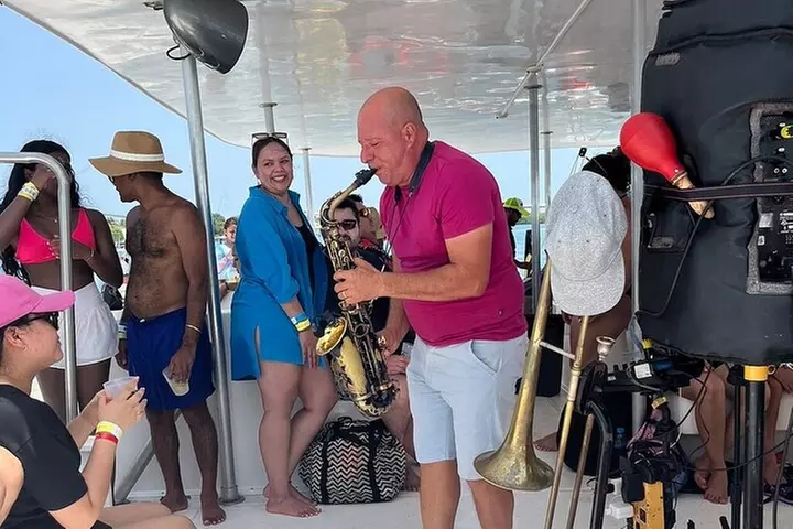 Isla Mujeres Private Catamaran Tour with Transportation