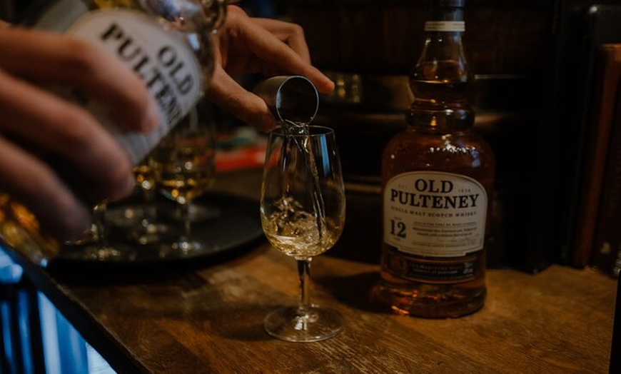 Image 4: Edinburgh: Whisky Tasting with Storytelling in a Historic Pub