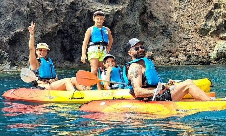 Image 7: Cabo de Gata : Tour en kayak y snorkel cara completa + fotos incluidas