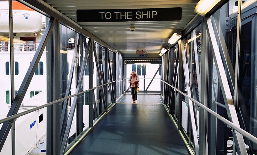 Image 8: To or from London Heathrow Airport to Southampton Cruise Port