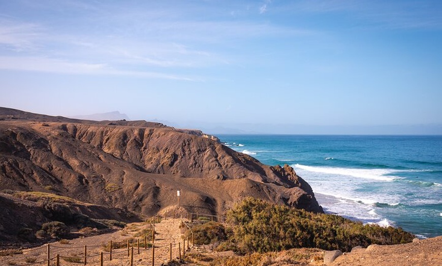 Image 21: Aprende a surfear en las interminables playas del sur de Fuerteventura