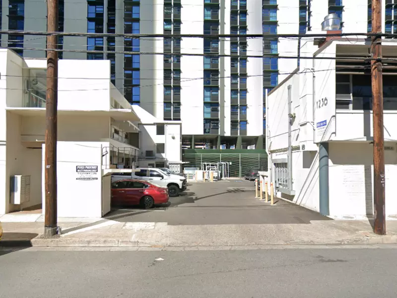 Parking at Piikoi Parkway Lot
