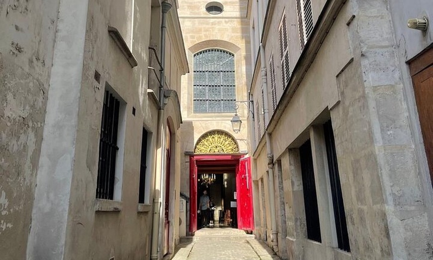Image 6: Marais Highlights, Place des Vosges avec Victor Hugo & Bakery Tour
