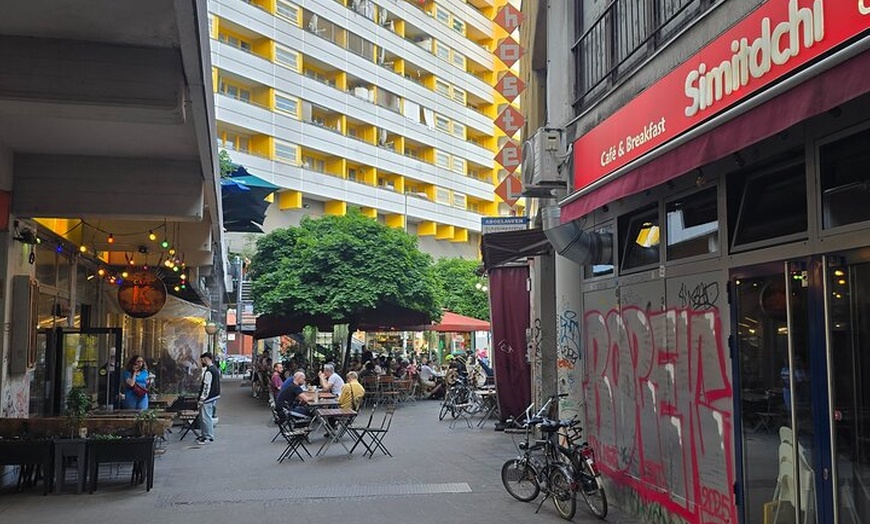 Image 20: Das echte Berlin - Street, Food und History - Tasty Bike Tour
