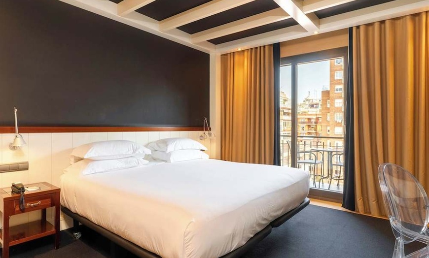 Image 1: ✈ SPAGNA | Barcellona - U232 Hotel 4* - Centro città