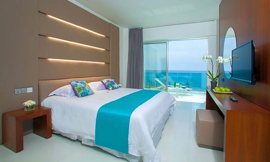 Image 4: ✈ CYPR | Pafos - King Evelthon Beach Hotel and Resort 5* - Naprzeci...