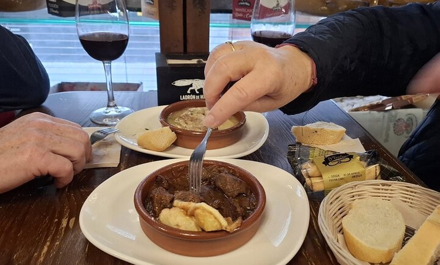 Image 2: Málaga Food Tour : Tapas, Bebidas y Delicias con un Local