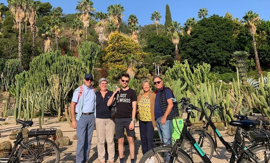 Image 2: 2.5h Tour en E-Bike : Parques, Jardines, Vistas a la playa y panorá...