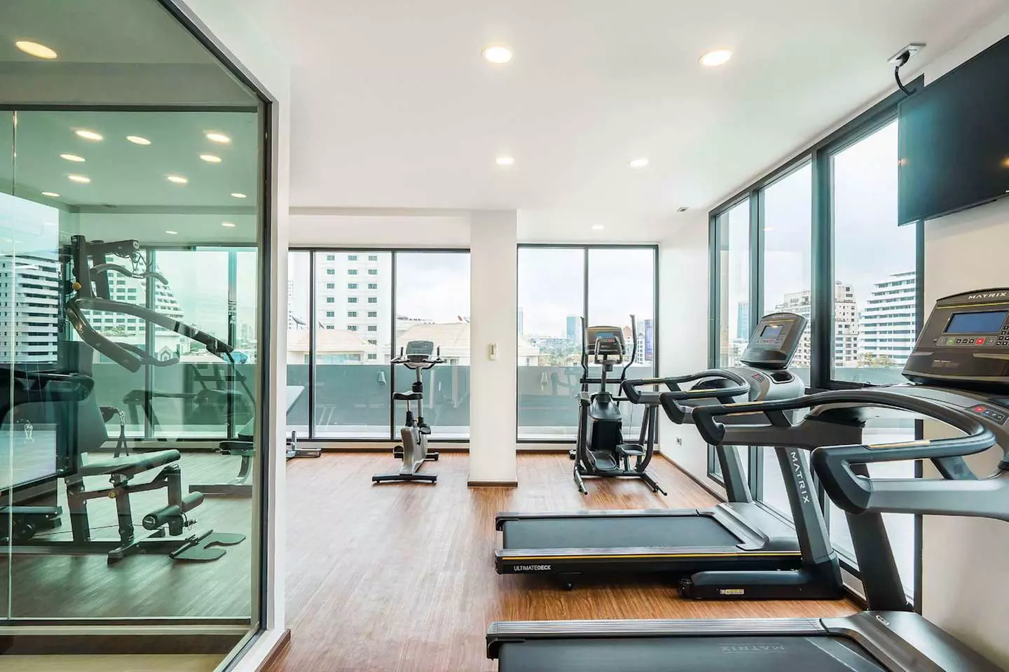 ✈ MIDDEN VAN THAILAND | Bangkok - SureStay Plus Hotel by Best Weste...