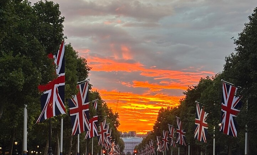 Image 11: Qualified Taxi tours London