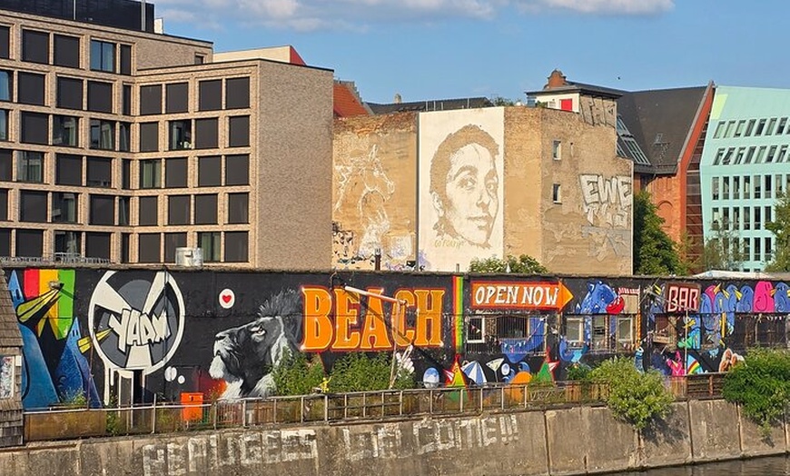 Image 9: Das echte Berlin - Street, Food und History - Tasty Bike Tour