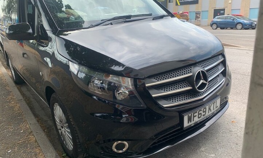 Image 9: London Gatwick Airport LGW Private Transfer to London City/Hotels