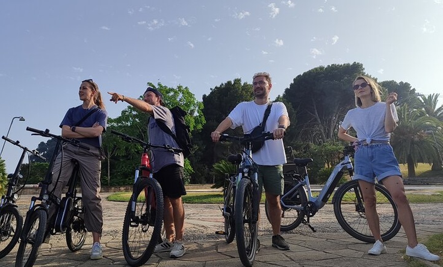 Image 2: Montjuic Barcelona: Tour panorámico en bicicleta eléctrica Vistas y...
