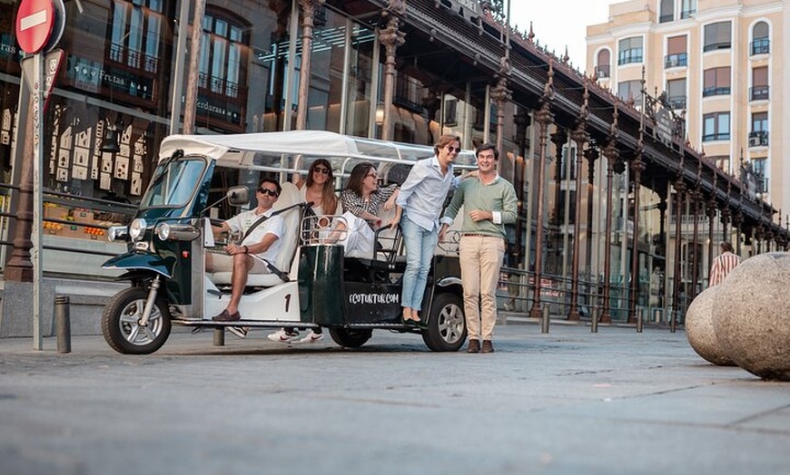 Image 4: Tour Experto Plus por Madrid en Eco Tuk Tuk Privado