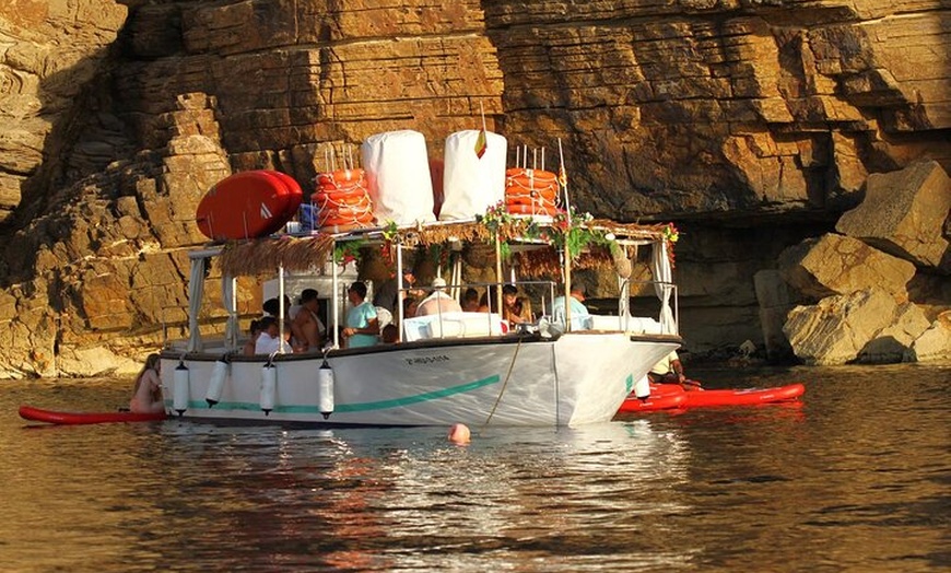 Image 13: Ibiza Excursión en Barco Puesta de Sol Tapas y Barra Libre