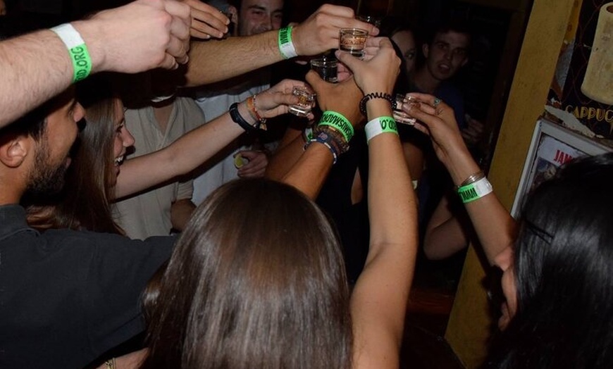 Image 33: Pubcrawl de Halloween en Madrid – Barra libre, chupitos y entrada V...