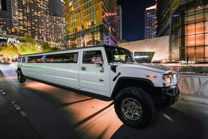 Las Vegas Limo Tour with Champagne and Nightclub Entry