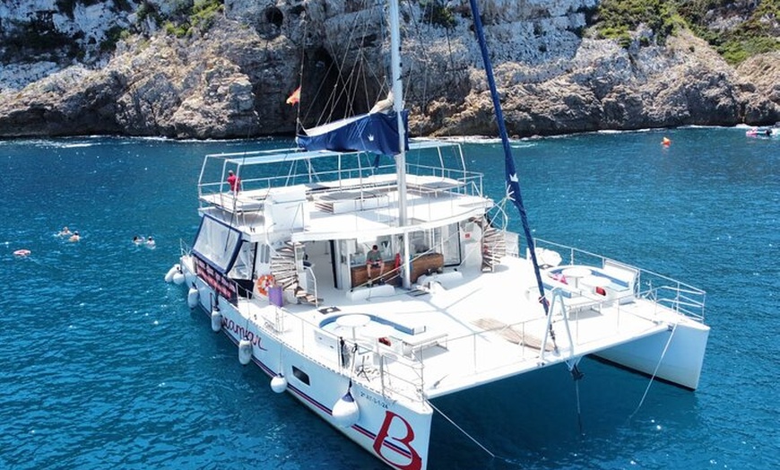 Image 9: Paseo en Catamarán al atardecer desde el Puerto de Denia