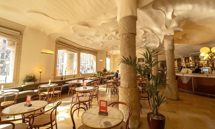 Image 10: Tour de tapas en grupo pequeño por el centro de Barcelona con 6 tap...