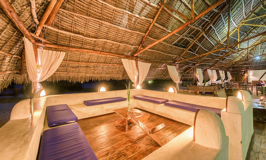 Image 12: ✈ ZANZIBAR | Paje - Hakuna Majiwe Beach Lodge 4* - Plage de sable b...