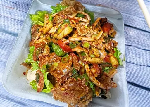 5% Cash Back at Chez Quan's