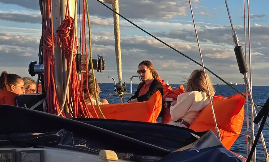 Image 7: Tour en velero al atardecer en Barcelona