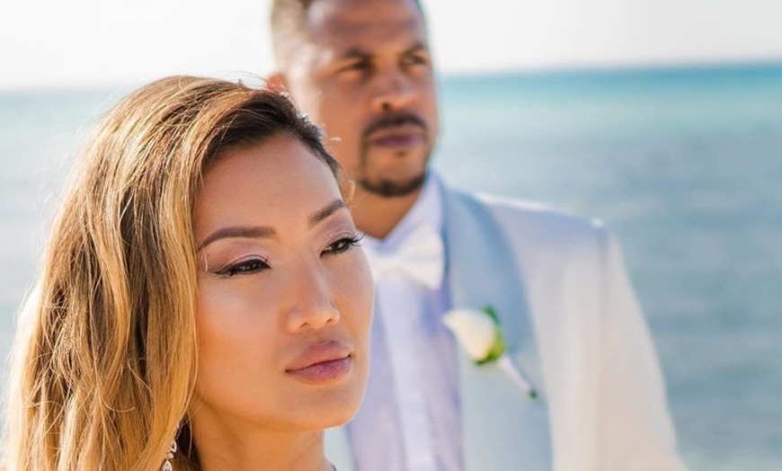 Image 14: Cancun Romantic Beach Photoshoot