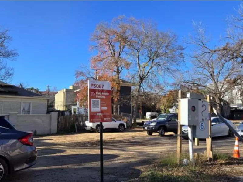 Parking at 507 W. 17th St. Lot - P3087